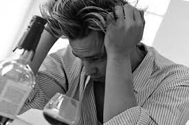 Алкогольный психоз: что делать, если алкоголик неадекватен?